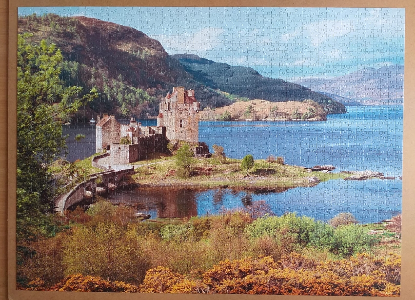 Eilean Donan Castle , Scotland , 2000 Pieces ( Castorland Puzzle )