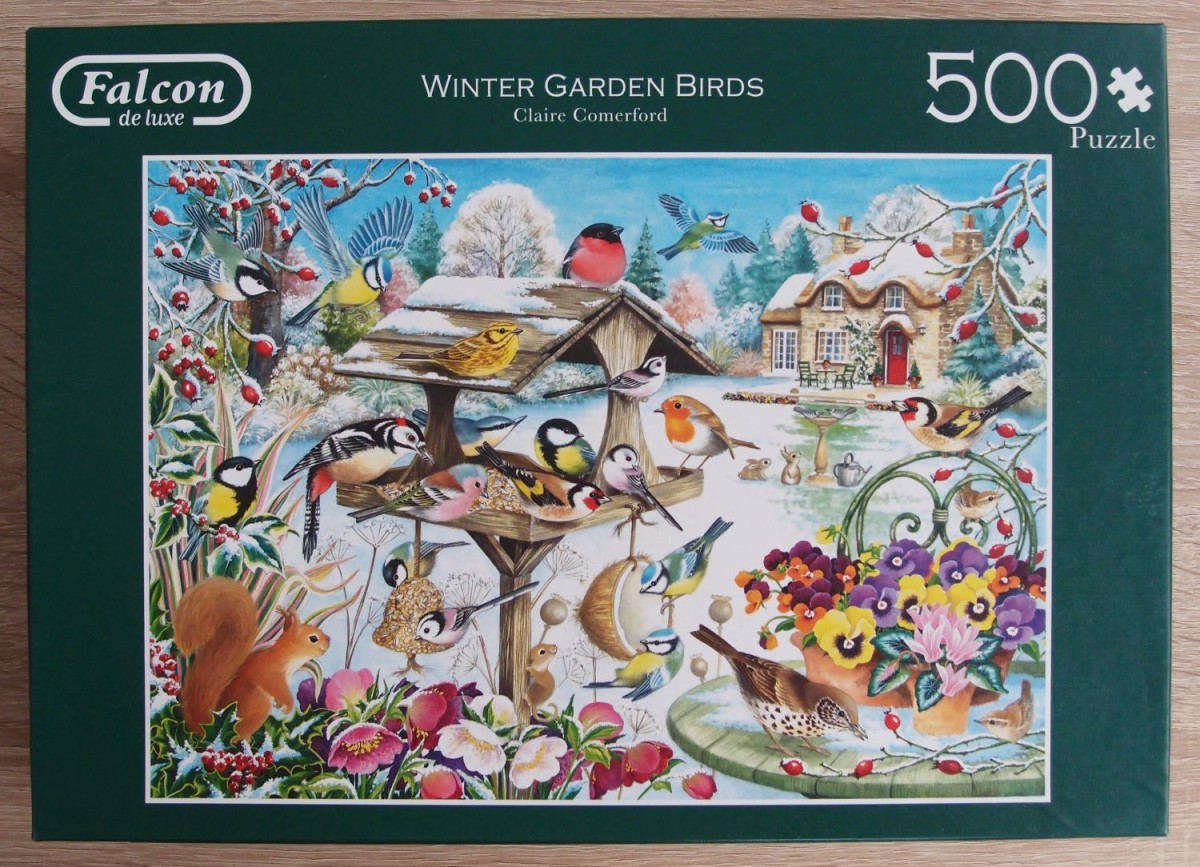 Winter Garden Birds (Claire Comerford) von Falcon (Jumbo)