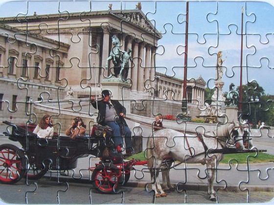 Fiaker vor dem Parlament, Wien	54	PIATNIK	2002 – 2008 Austria Souvenir	Mini-Puzzle 54	5013 Breit	17,5 x 12,5		Bestand Nr. 046 2194