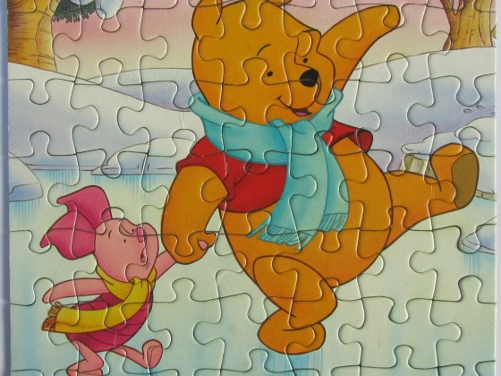 Winnie und Ferkel (C)	49	RAVENSBURGER	1999 Disney Winnie the Pooh	3x49	09 223 9	 Quadrat 17,8 x 17,8		Bestand Nr. 048 2221